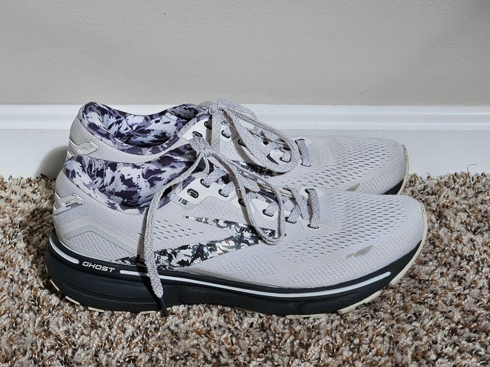 Brooks Ghost 15 Women’s 8.5 B White Ebony Oyster Running Shoes Sneakers